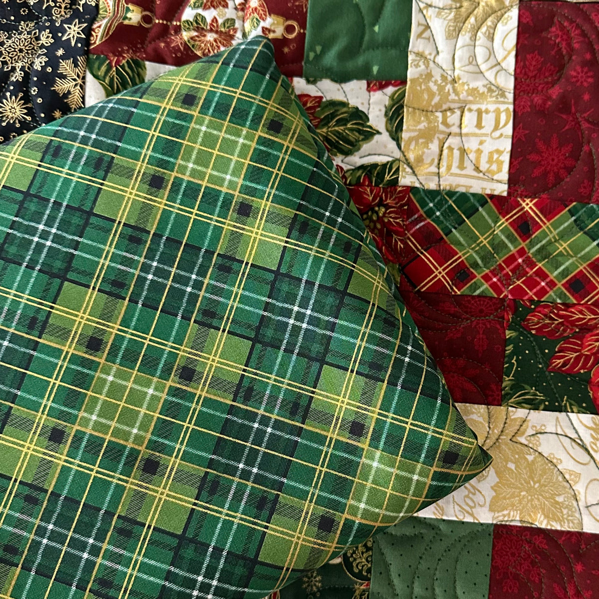 Poinsettias Christmas Over and Under Precut Quilt Kit