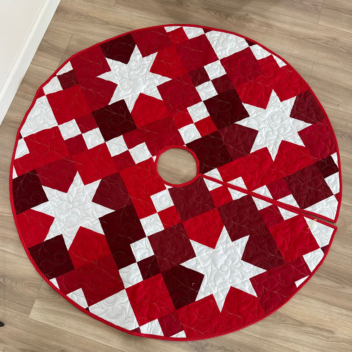 Christmas Tree Skirt Quilt Kit - Precut fabric and binding