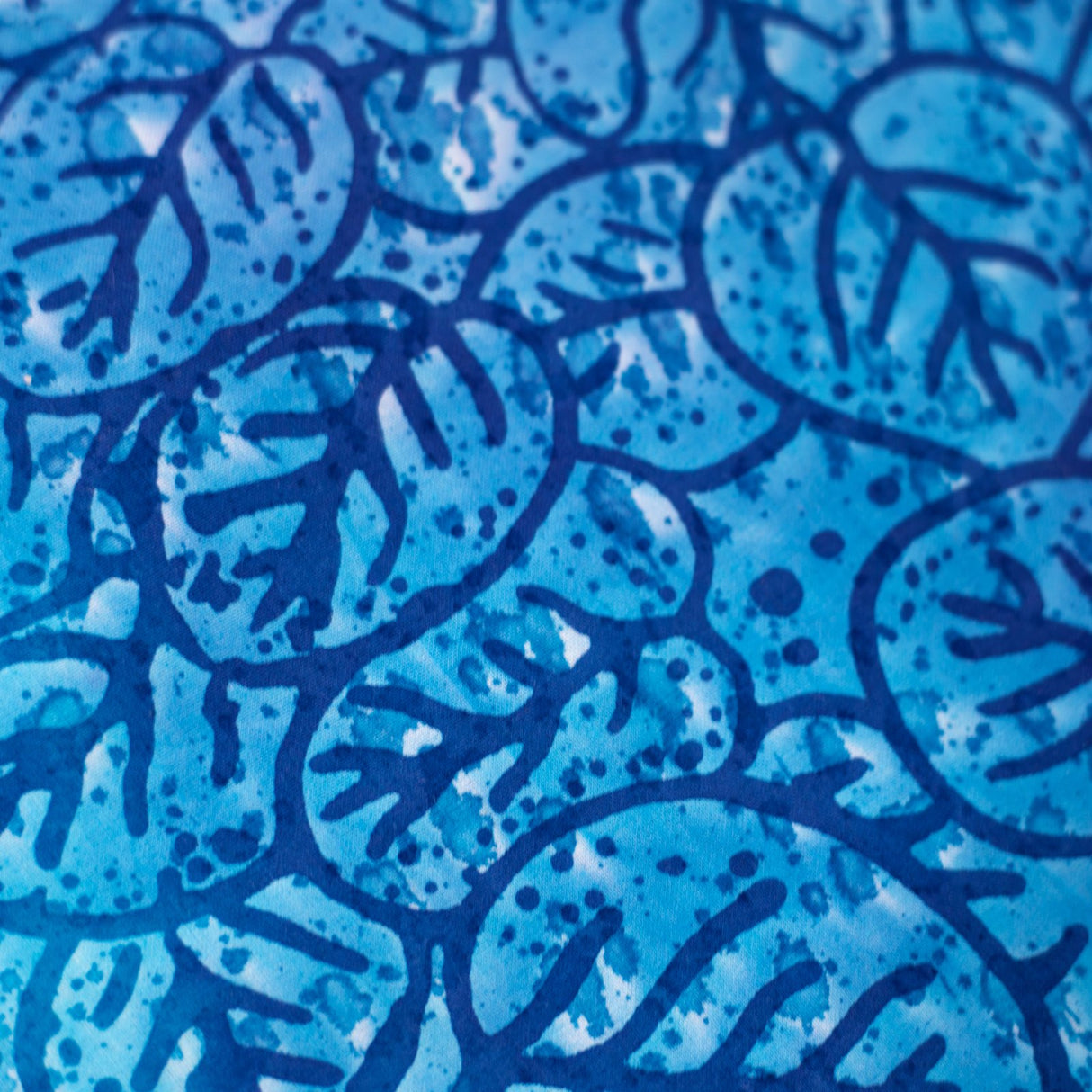 Quilters Batiks Bleu QB585