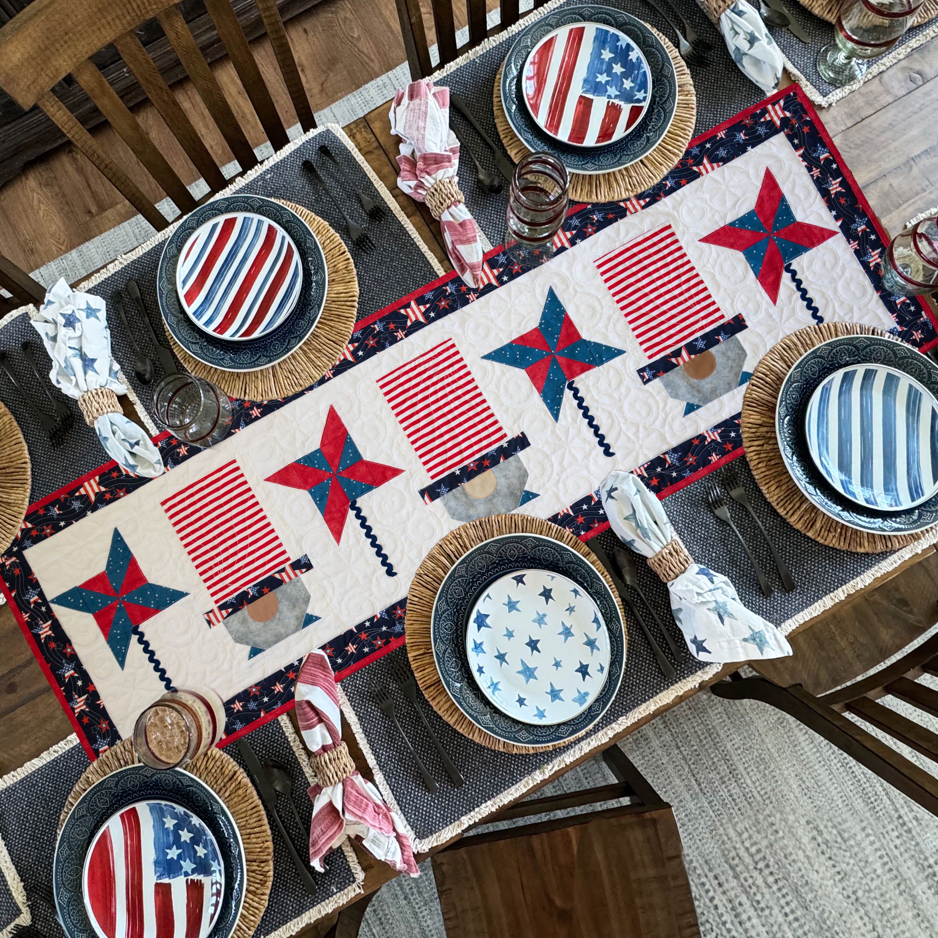 Kit de courtepointe prédécoupé pour chemin de table matelassé Gnomes patriotiques