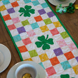 Kit de courtepointe prédécoupé pour chemin de table arc-en-ciel Shamrocks